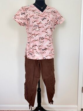 koi Pink Eyeglasses Print V-Neck Scrub Set